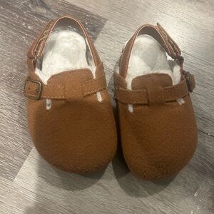 Baby girl clogs
